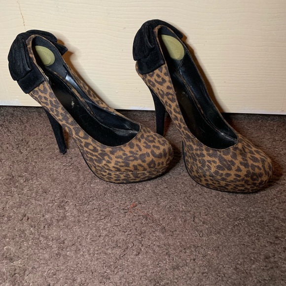Delicious Shoes - Cheetah print heels